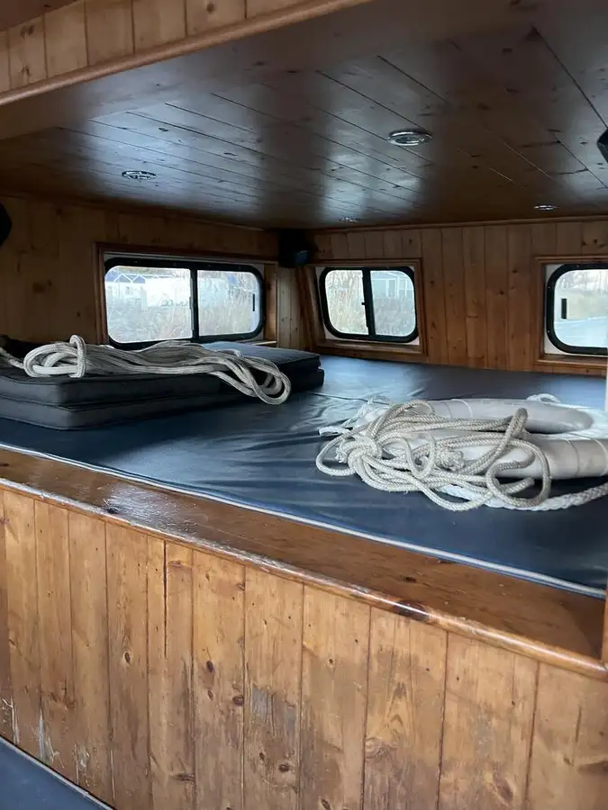 Kapal penarik dijual