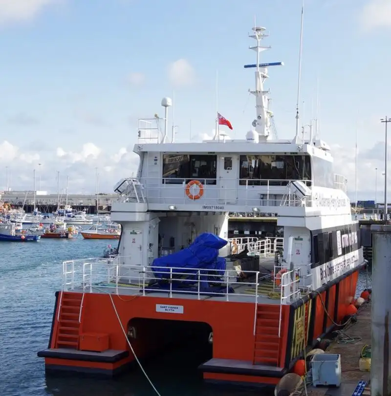 Kapal kontainer dijual
