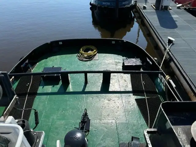 Kapal penarik dijual