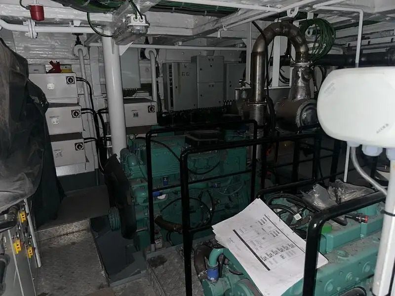 Kapal kontainer dijual