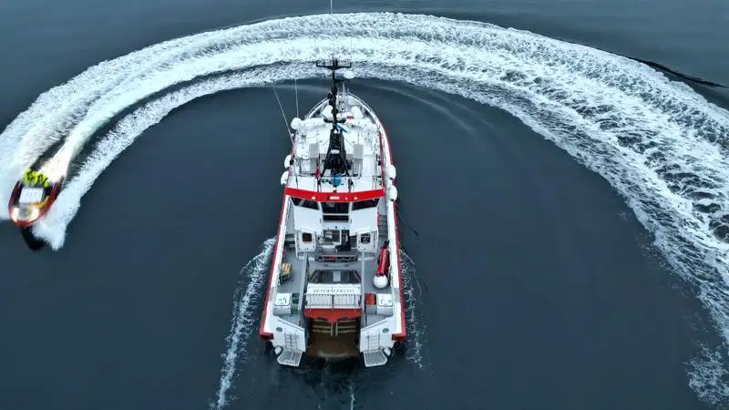 Kapal penarik dijual