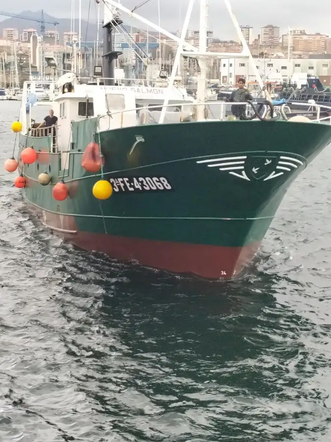 kapal pukat ikan dijual