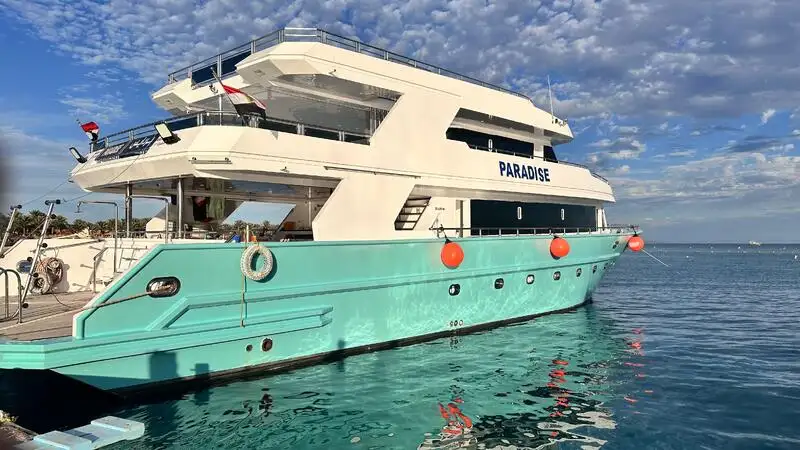 Kapal pesiar dijual