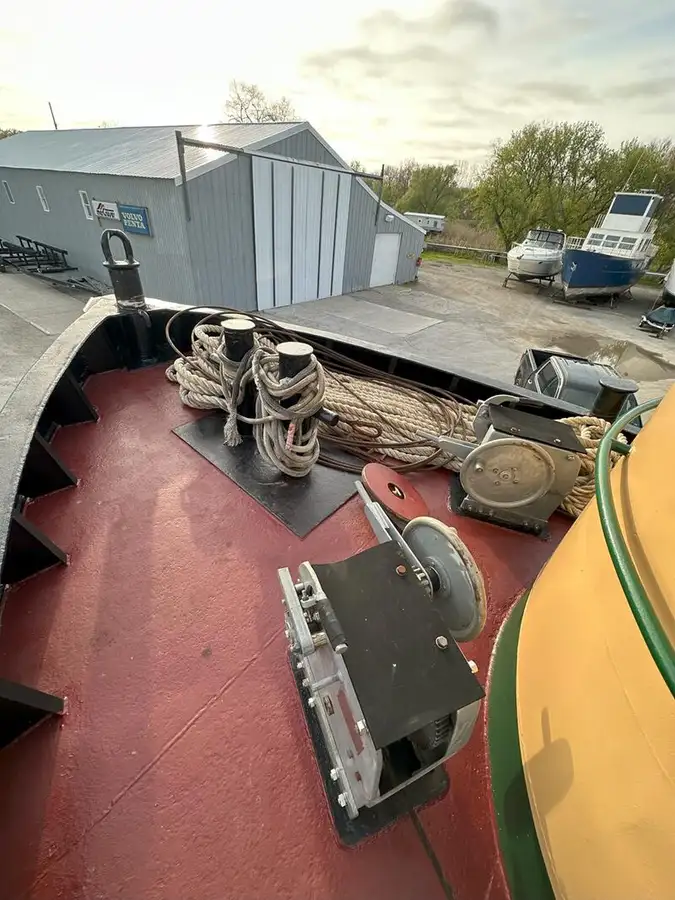 Kapal penarik dijual