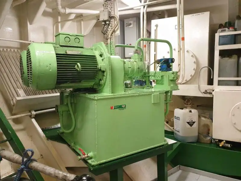 Kapal penarik dijual