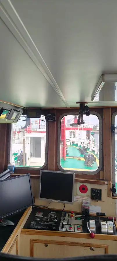 Kapal pasokan dijual