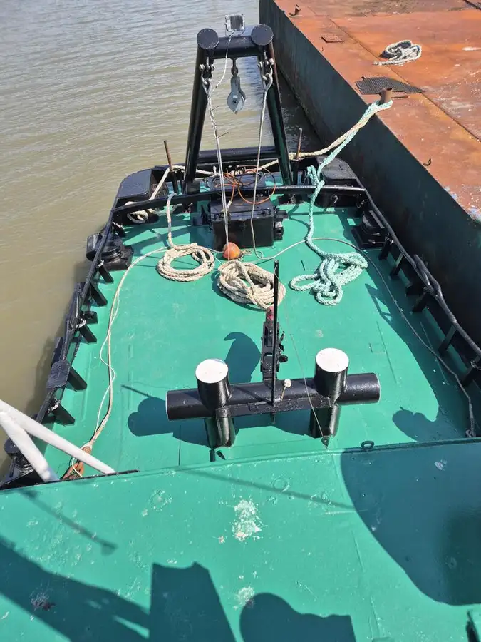 Kapal penarik dijual