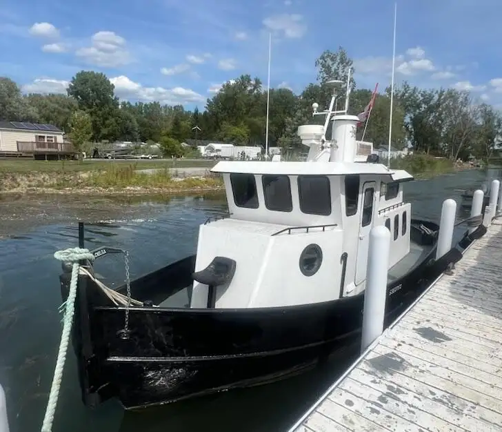 Kapal penarik dijual