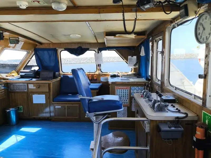 Kapal pasokan dijual