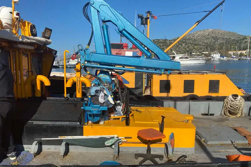 Kapal kerja dijual