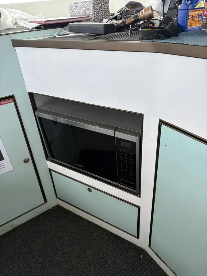 Kapal pengolah ikan dijual