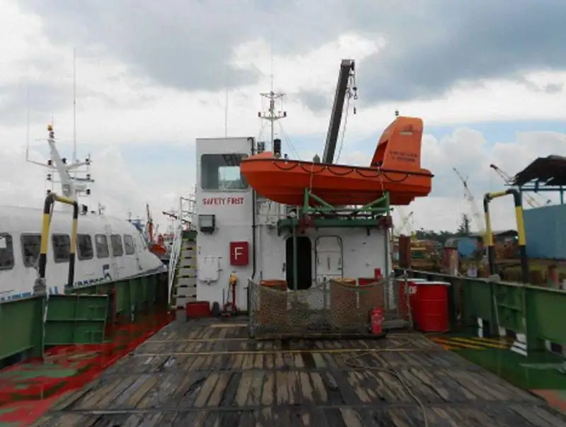 Kapal kontainer dijual