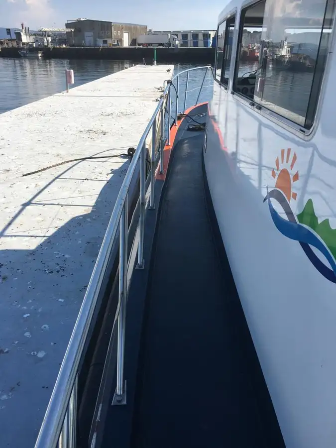 Kapal kerja dijual