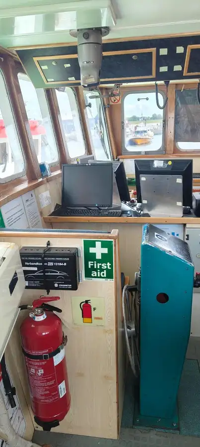 Kapal pasokan dijual