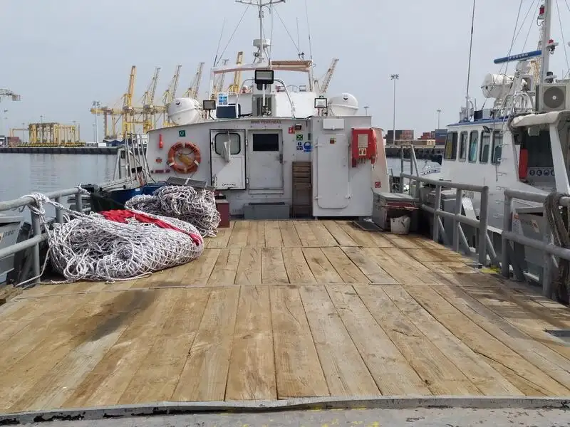 Kapal pasokan dijual