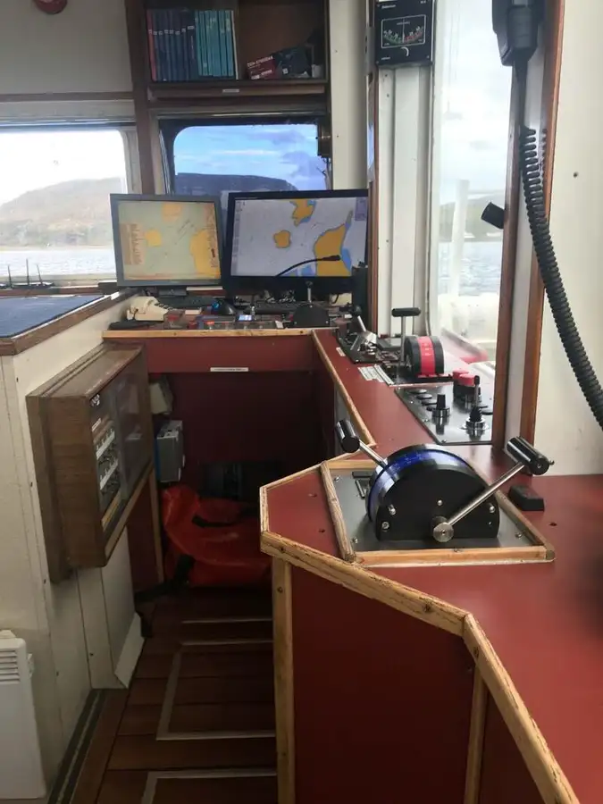 Kapal penarik dijual