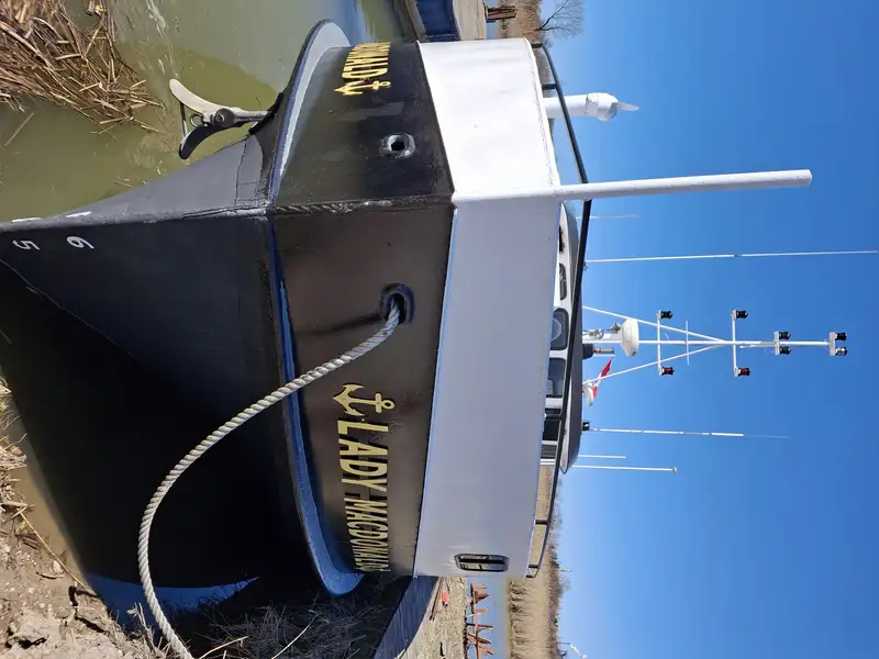 Kapal penarik dijual