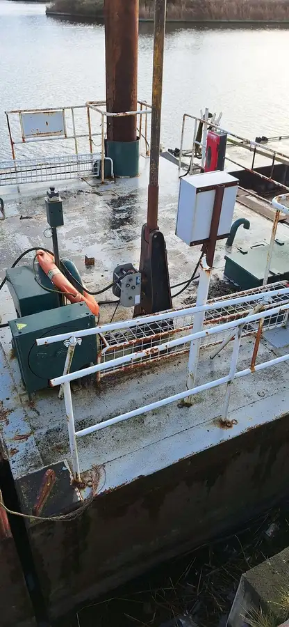Kapal keruk dijual