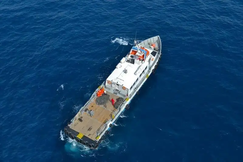 Kapal pasokan dijual