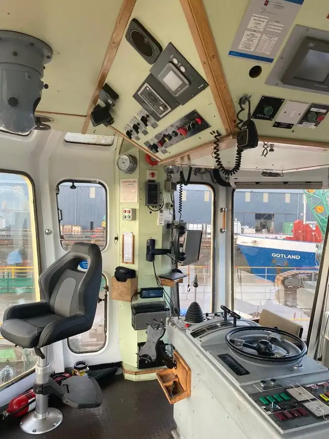 Kapal penarik dijual