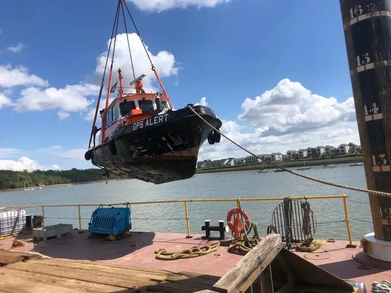 Kapal survei dijual