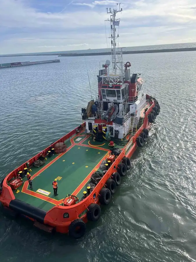 Kapal penarik dijual