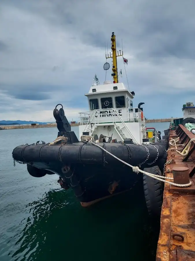 Kapal penarik dijual
