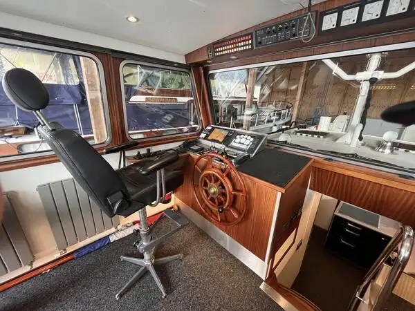 Kapal kerja dijual