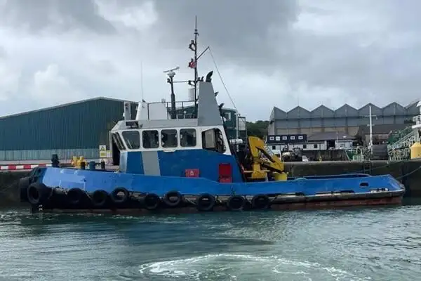 Kapal penarik dijual