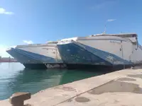 Kapal feri dijual