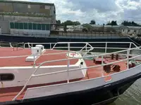 Kapal feri dijual