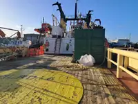 Kapal pasokan dijual