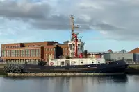 Kapal penarik dijual
