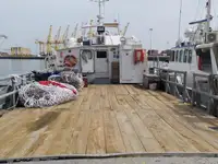 Kapal pasokan dijual