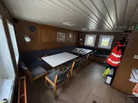 Kapal pasokan dijual