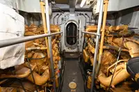 Kapal penyelamat dijual